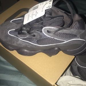 LAST CALL - Yeezy 500 - Black - Size 6